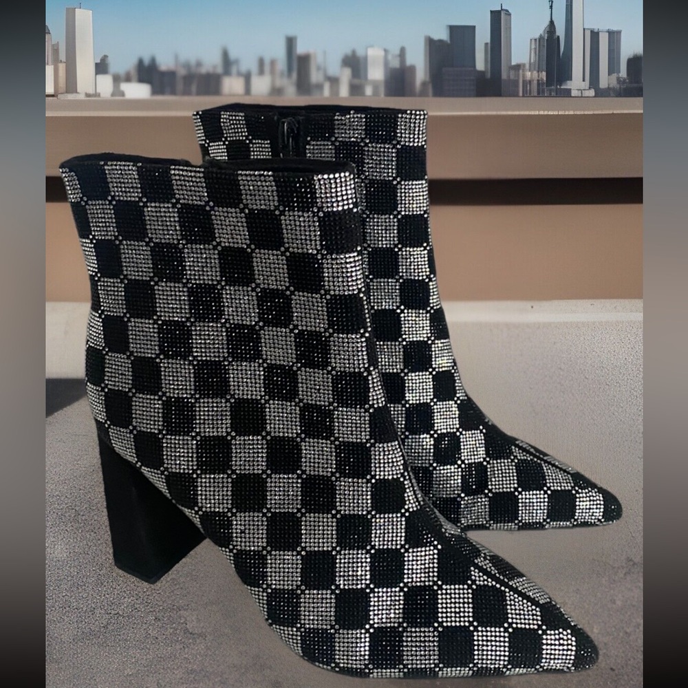 🆕 Wild Pair Ingridd Black & Silver Checkered Pointed Toe Dressy Booties Size 9M - Picture 2 of 13